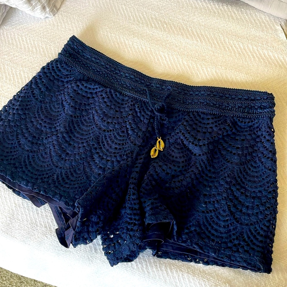 Lilly Pulitzer Navy scalloped lace shorts